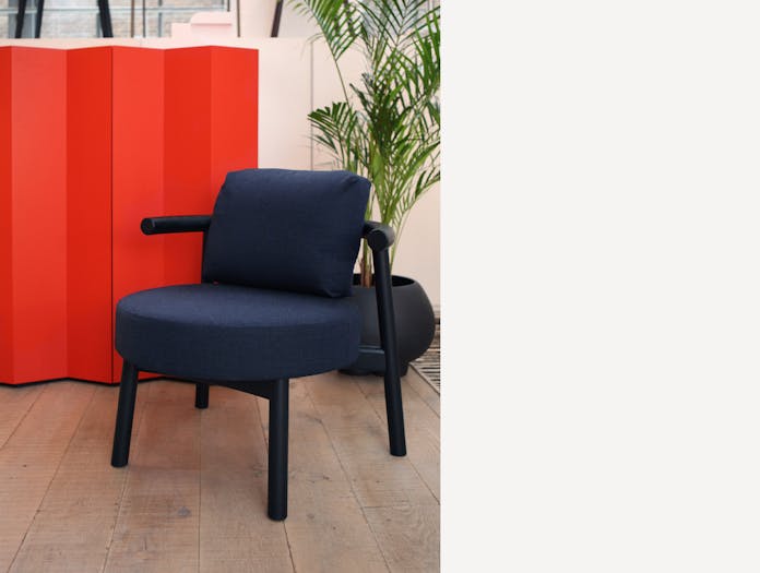 Mattiazzi studio nitzan cohen solo lounge chair lifestyle2