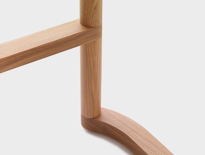 Resident pier bar stool oak close 2