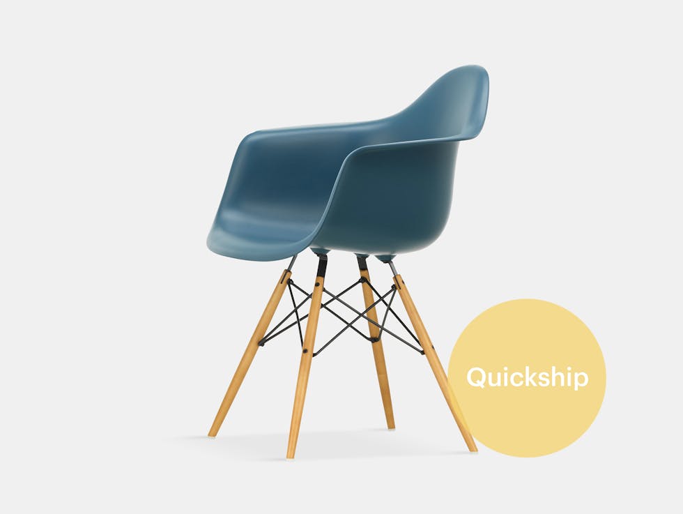 Eames RE DAW Plastic Armchair image